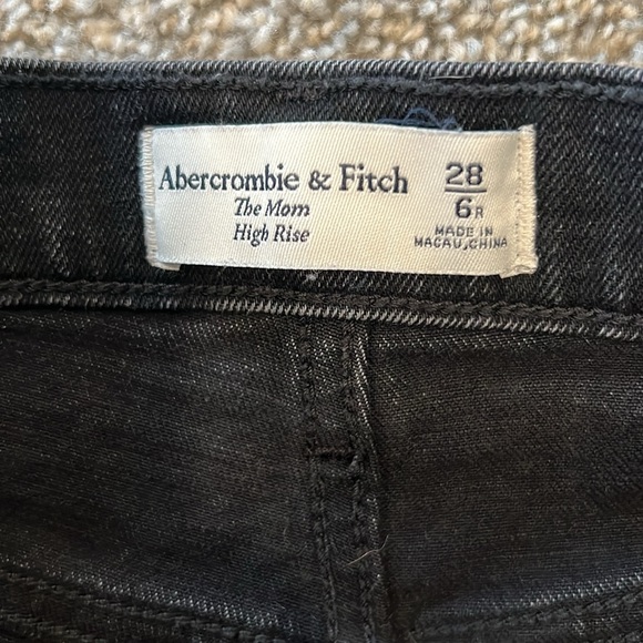 Women’s Black Abercrombie Mom Jeans. Size 28 - Picture 6 of 8